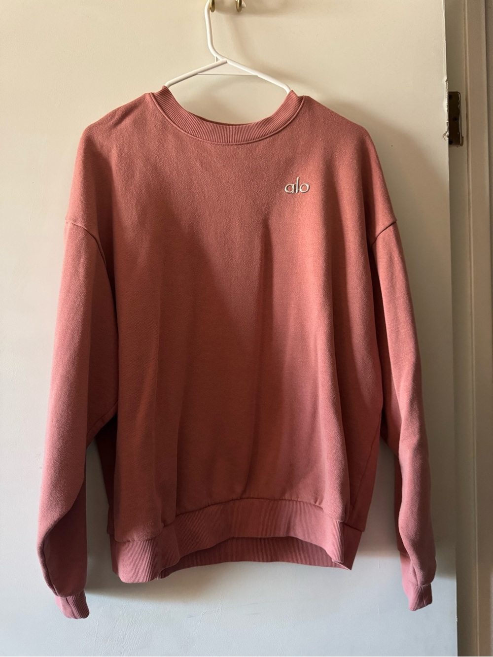 ALO Women’s Crewneck Sweatshirt in Dusty Rose